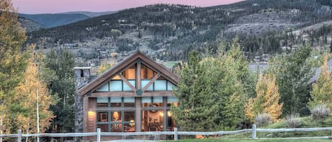 Georgeous photo of the home with amazing mountain views in the background.