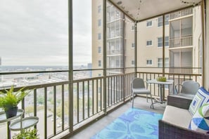 ATL Downtown w Private Balcony 24h Concierge