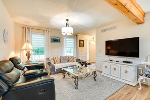 Living Area | Central A/C & Heat | Smart TVs w/ Cable | Futon