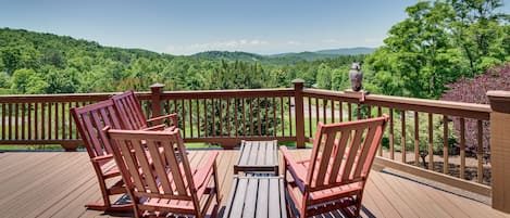 Nebo Vacation Rental | 6BR | 4BA | 3,922 Sq Ft | Stairs Required
