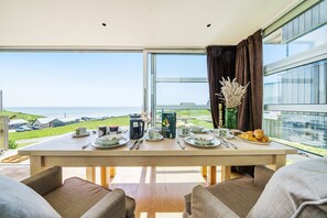 The Billy Shed, Eype: Dining area with seating for up to five guests