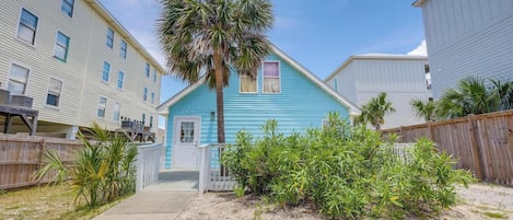 Cozy Cottage at the Beach, 1104 West Beach Boulevard