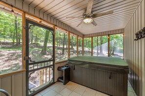 Brand New 6 person hot tub