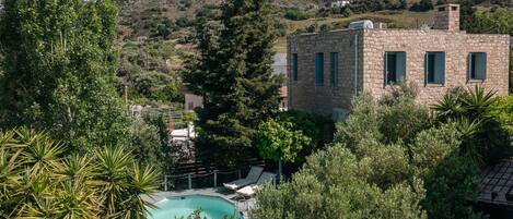 Serene area villa,Private pool,Mountains,Near taverns