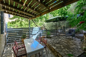 Serene area villa,Private pool,Mountains,Near taverns