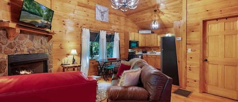 Welcome to your mountain getaway!!! Whitetail Ridge Cabin.