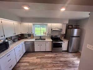 Updated full kitchen
