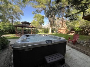 Hot tub with room for seven!