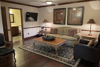 The Stables Cottage on 55-acre Farm/Wedding Venue, Beautiful & Peaceful TN