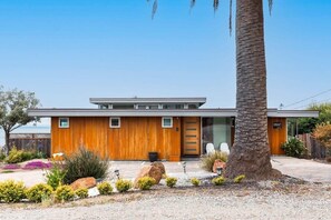 Modern Moss Beach Retreat