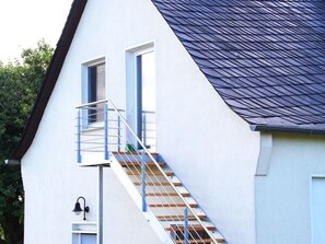 Separater Zugang zur FeWo im Obergeschoss im Wohnhaus der Gastgeber