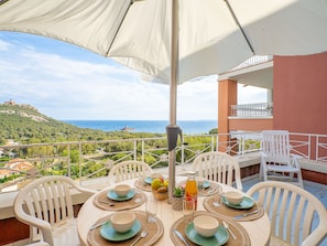 Table, Ciel, L'Eau, Meubles, Vaisselle, Chaise, Bleu Azur, Bâtiment, Vaisselle, Mobilier De Jardin