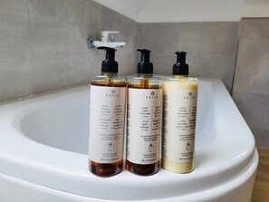 Bathroom amenities