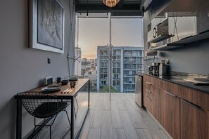 FULL KITCHEN VIEW