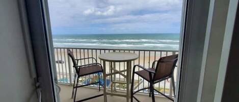 Unparalleled oceanfront views- wave sounds-