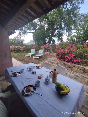 Outdoor dining