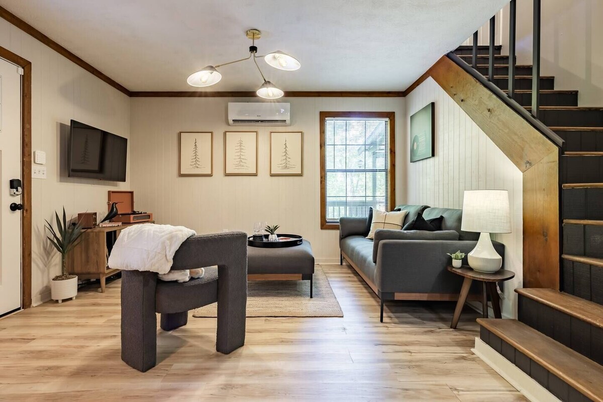 Cozy Retreat 10 mins to Square