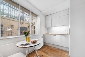 Kitchenette with integrated dishwasher