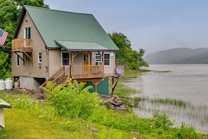 Cabin Exterior | South Bay Waterfront