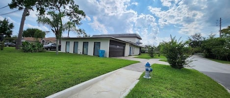 Corner lot - Corner view with direct access to the canal 