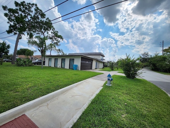 Corner lot - Corner view with direct access to the canal 