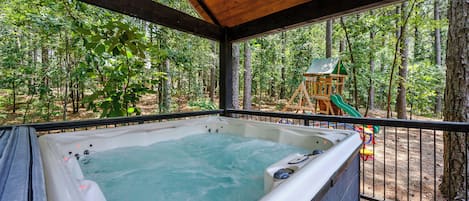 Outdoor spa tub