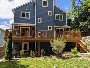 Back of house (2020)