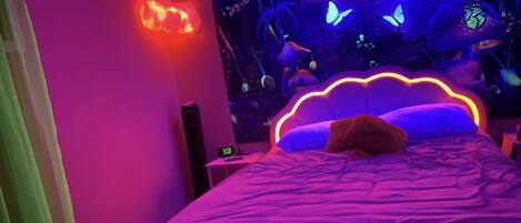 ESCAPE inCOLOR!! LED Headboard /Cloud Light moves to your music w/ 3D Mural. 