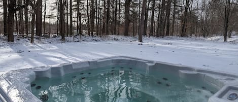 Bañera de hidromasaje al aire libre