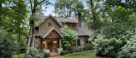 Timberwalk Cottage is charming inside and out.  It is nestled in the trees and quiet - so quiet you can hear the rustling of the trees and the birdsong.