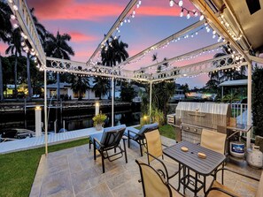 Dine under the stars with a waterfront view, cold drinks, and good company