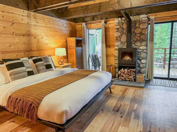 Primary bedroom with new KING mattress, private fireplace & massive views of Mt Hood National Forest