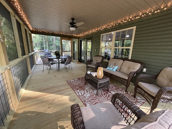 Screened in porch with open deck for grilling (gas grill provided)