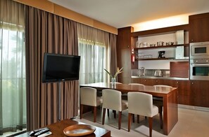 Dining area/Kitchen