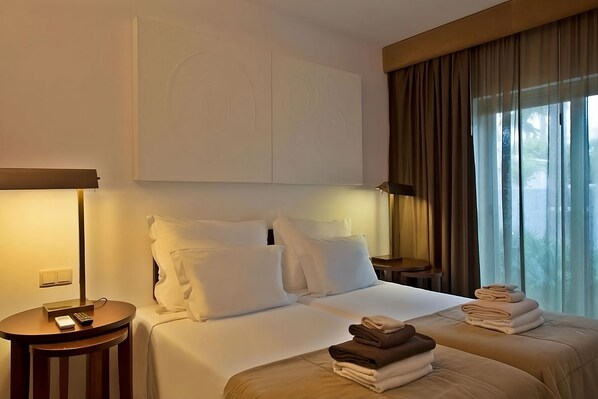Comfortable Unit with 2 Single beds