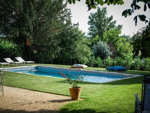Outside : Heated swimming pool - 2 wooden tables for 14 people - Garden lounge - Deckchairs - Plancha gas - 1 trampoline + 2 bikes on the property - Playground 100m from the house - WC