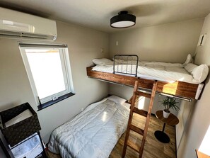 ・[Building B/Bedroom] 1 bunk bed is installed. Accommodates up to 2 people