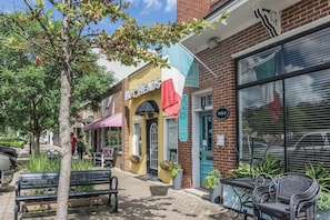 Just 5 minutes away, enjoy the shops, restaurants, and bars of Park Circle's 'Olde Village' on East Montague.