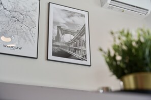 Decorative details in the apartment. 