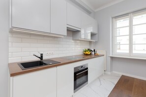 Modern, fully equipped kitchenette. 