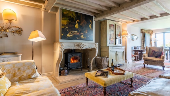 Sitting Room to Dining Area, Sixpenny Cottage, Bolthole Retreats