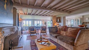 Sitting Room to Dining Area, Sixpenny Cottage, Bolthole Retreats