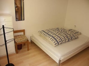 Sleeping room  (4 beds for children)