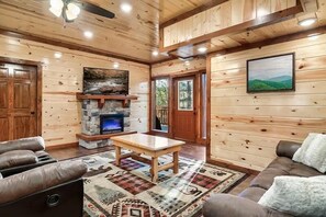 8BR Rental Cabin Living Room