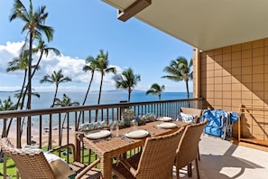 Dining for 4 on the private lanai