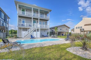 Exterior - Back / Pool Area