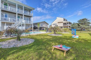 Backyard Games / Pool Area