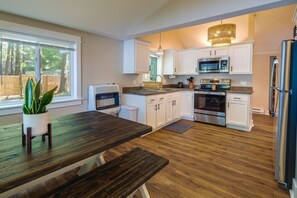 Dining Area | Single-Story Cottage