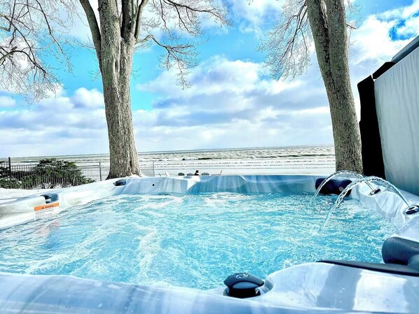 Brand new hot tub added December 2024