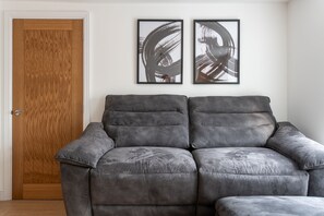 Living Room / Lounge